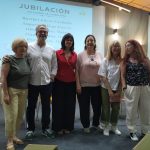 Llanos, Alberto, Mónica, Maribel y Amparo, compañero que se jubilan en 2026, junto a la directora Margarita Pérez Calatayud (a la derecha)